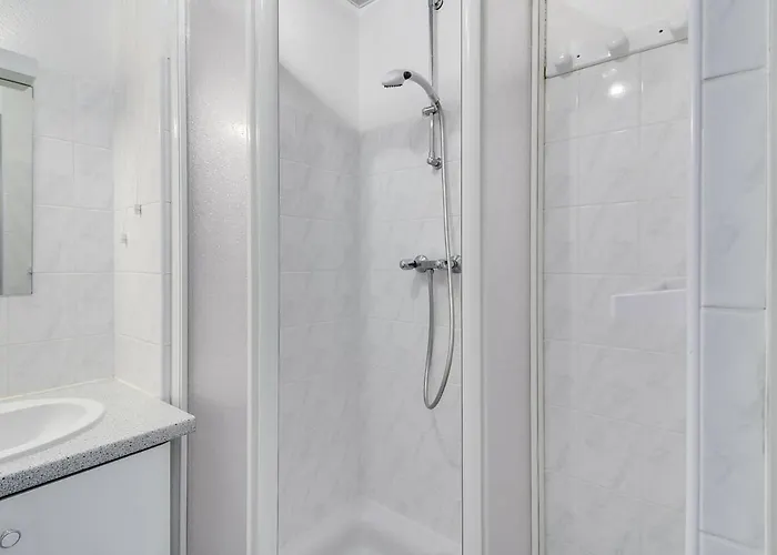 Cosy Pour 4 Pers. Avec Balcon Au Sud Et Parking, A Deux Pas Du Centre De - Fr-1-402-59 * 뤼생소베르